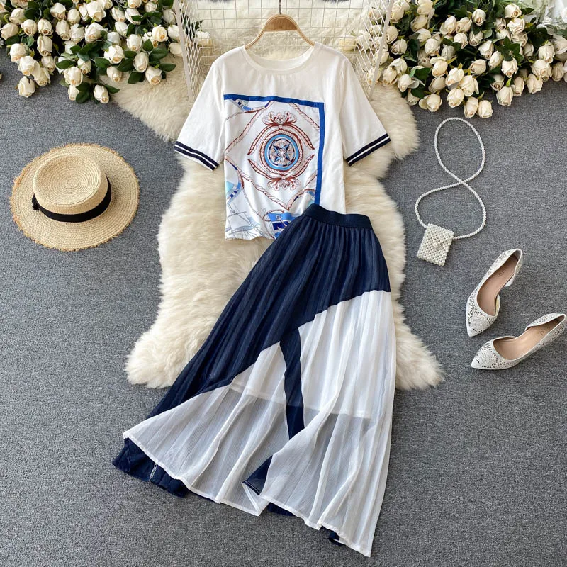 Summer New Runway Fashion Positioning Retro Printing O-neck Tshirt + Stitching Asymmetric Pleated Skirt Elegant Two-piece Set 
Summer New Runway Fashion Positioning Retro Printing O-neck Tshirt + Stitching Asymmetric Pleated Skirt Elegant Two-piece Set