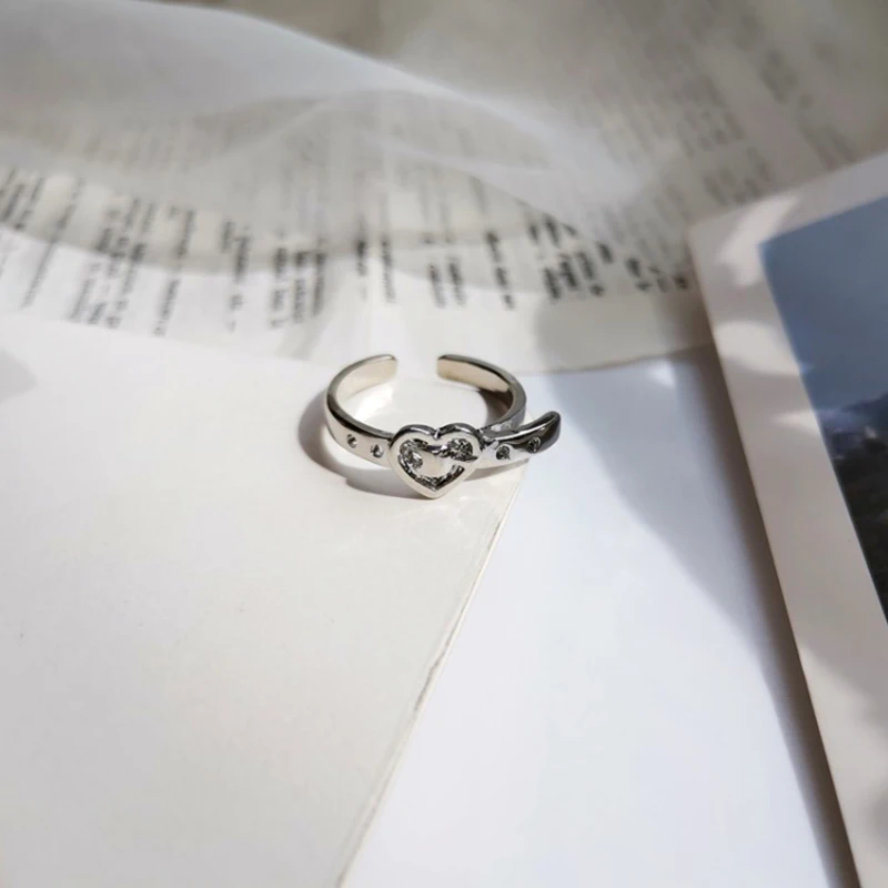 Silver Color Heart Belt Buckle Shape Ring For Women Vintage Gothic Adjustable Ring Jewelry Accessory Index Finger Ring Gifts
Silver Color Heart Belt Buckle Shape Ring For Women Vintage Gothic Adjustable Ring Jewelry Accessory Index Finger Ring Gifts