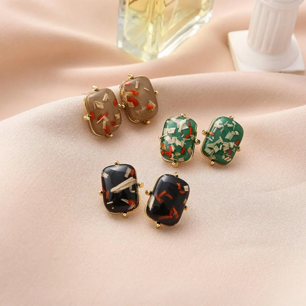 2021 Vintage Amber Stud Earrings For Women Retro Elegant Statement Earrings Gift Accessories Jewelry 
2021 Vintage Amber Stud Earrings For Women Retro Elegant Statement Earrings Gift Accessories Jewelry