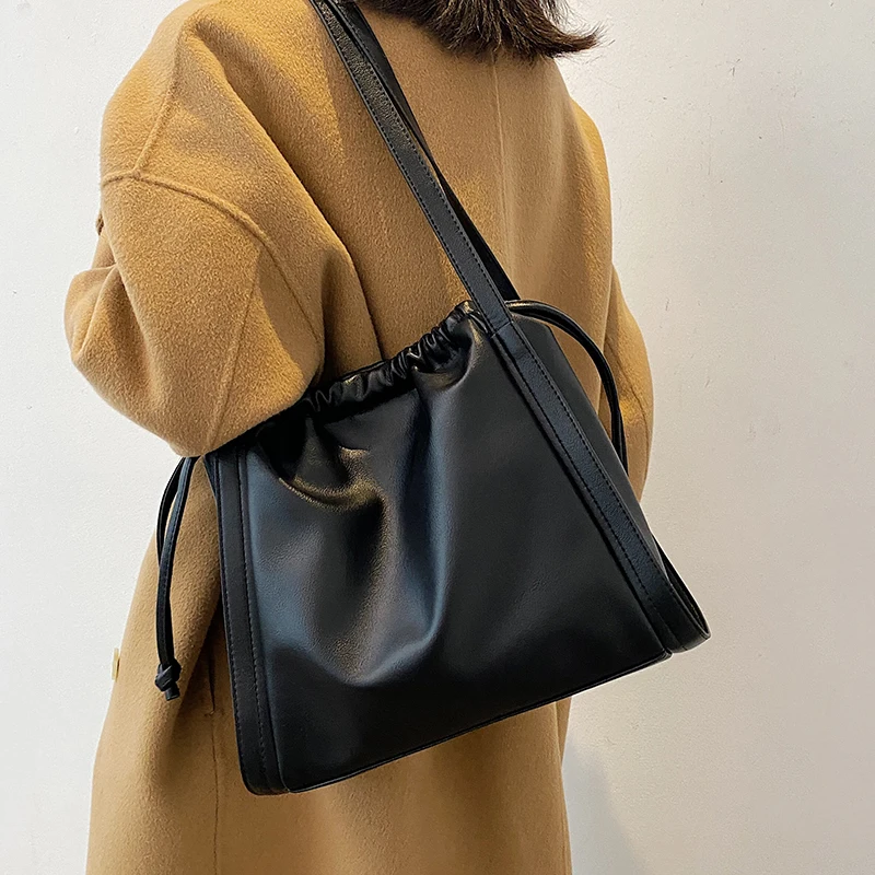 Vintage Fashion Female Tote Bucket bag 2021 New Quality PU Leather Women's Designer Handbag High capacity Shoulder Messenger Bag
Vintage Fashion Female Tote Bucket bag 2021 New Quality PU Leather Women's Designer Handbag High capacity Shoulder Messenger Bag