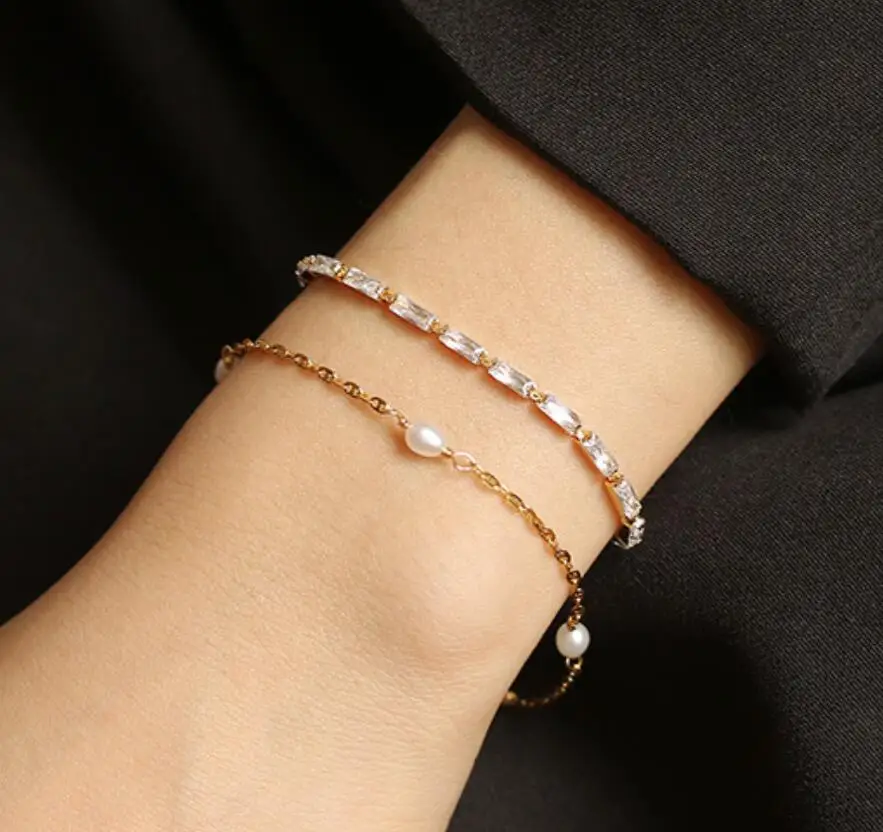 Women's Brass With Real Gold Plated Platinum And Zircon Inlaid Fashion New Full Zirconium Temperament Bracelet 
Women's Brass With Real Gold Plated Platinum And Zircon Inlaid Fashion New Full Zirconium Temperament Bracelet