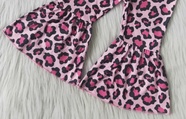 2021 Valentine's Day new children girl pink suit pink leopard love flowers with fashionable pink leopard flared pants
2021 Valentine's Day new children girl pink suit pink leopard love flowers with fashionable pink leopard flared pants