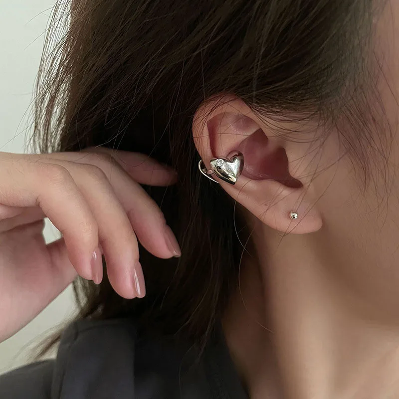 2022 New Korean Silver Color Love Heart Clip on Earrings for Women Simple No Piercing Ear Cuff Wedding Aesthetic Jewelry 1 PC
2022 New Korean Silver Color Love Heart Clip on Earrings for Women Simple No Piercing Ear Cuff Wedding Aesthetic Jewelry 1 PC