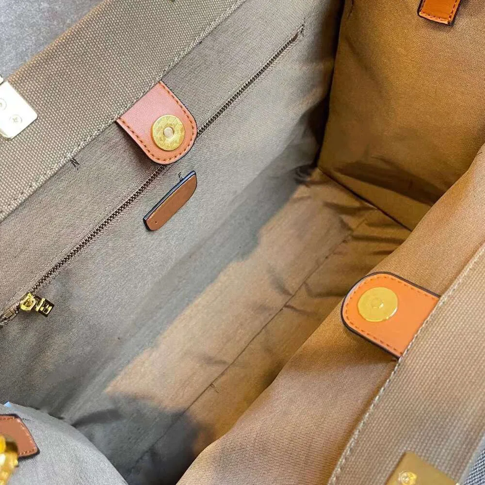 202 ladies luxury handbag designer large-capacity fashion shoulder bag
202 ladies luxury handbag designer large-capacity fashion shoulder bag