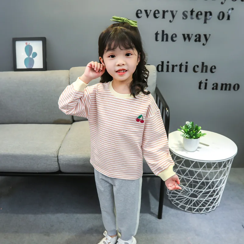 Children's clothing suit fashion all-match striped printed Long sleeve sports T-shirt jacket + pants Quality babys girls clothes
Children's clothing suit fashion all-match striped printed Long sleeve sports T-shirt jacket + pants Quality babys girls clothes