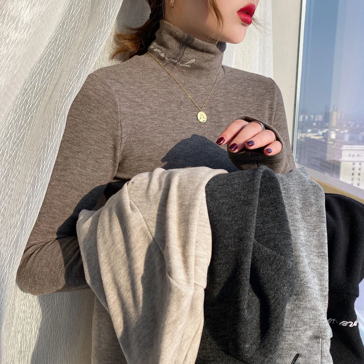 Женская бархатная Базовая рубашка с высоким воротником, осенне-зимняя облегающая утолщенная внутренняя одежда в западном стиле, катионная,...
Женская бархатная Базовая рубашка с высоким воротником, осенне-зимняя облегающая утолщенная внутренняя одежда в западном стиле, катионная,...