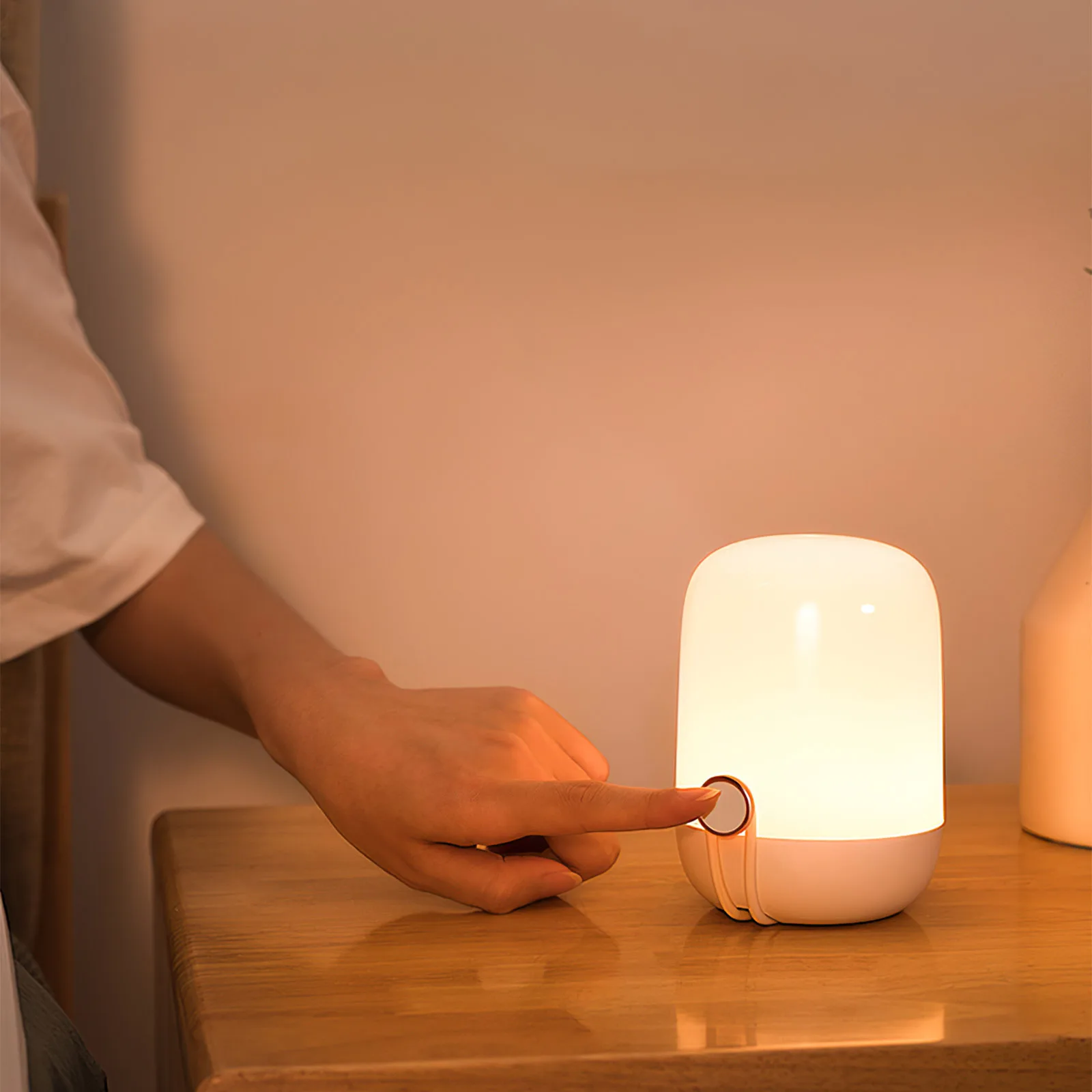 Ручной фонарь для кемпинга, светодиодный RGB светильник с сенсорным управлением, затемнением, цветсветильник ночник с подвесной ручкой
Ручной фонарь для кемпинга, светодиодный RGB светильник с сенсорным управлением, затемнением, цветсветильник ночник с подвесной ручкой