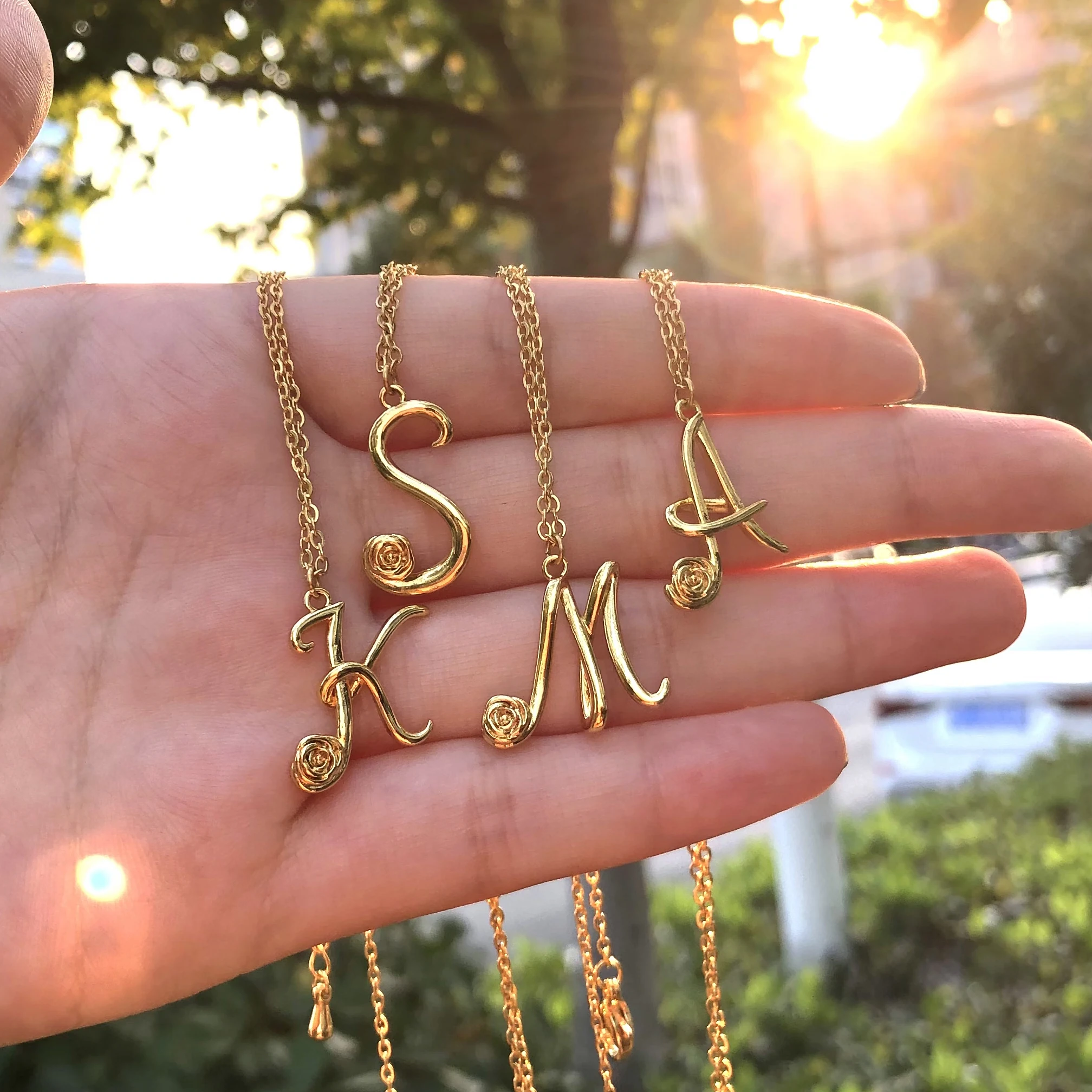 

Rose Flower 26 Letters Initial Necklace for Women A-Z Capital Letter Chain Necklace Gold Stainless Steel Necklace Christmas Gift