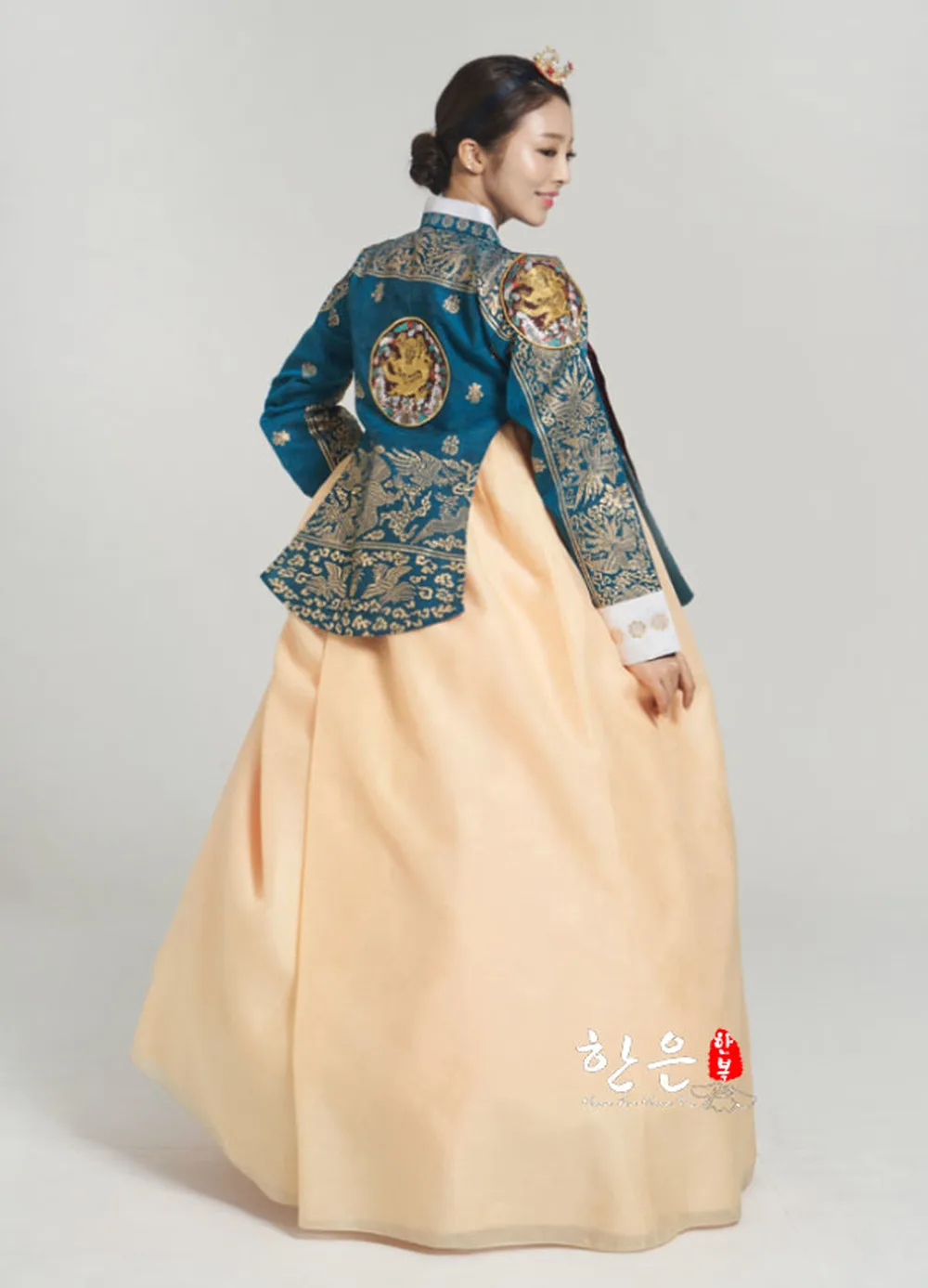 Womens Korean Hanbok Dress Costume Ethnic Dance Traditional Embroidery Long Sleeve Dress Cosplay Tailored + Free Shipping
Womens Korean Hanbok Dress Costume Ethnic Dance Traditional Embroidery Long Sleeve Dress Cosplay Tailored + Free Shipping
