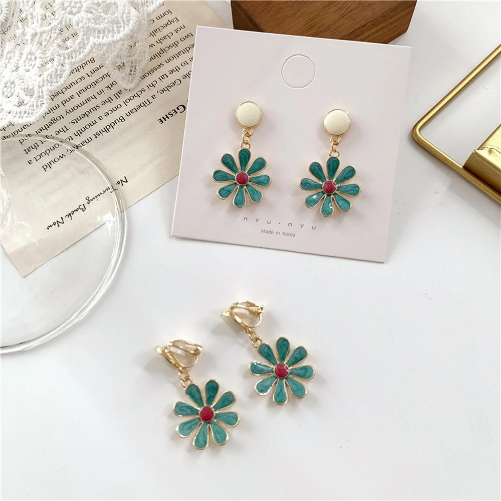 Green Flower Hanging Earrings for Women 2021 Trend Korean Fashion Piercing Accessories Daisy Stud Earings Jewelry Ear Clips Gift
Green Flower Hanging Earrings for Women 2021 Trend Korean Fashion Piercing Accessories Daisy Stud Earings Jewelry Ear Clips Gift