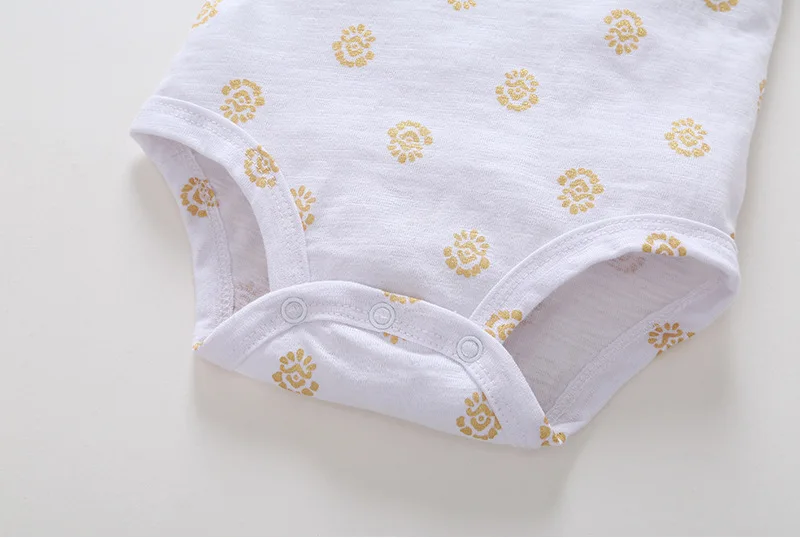 0-24M Summer Special offer romper blue and white porcelain, golden flower romper three-piece fashion baby jumpsuit
0-24M Summer Special offer romper blue and white porcelain, golden flower romper three-piece fashion baby jumpsuit
