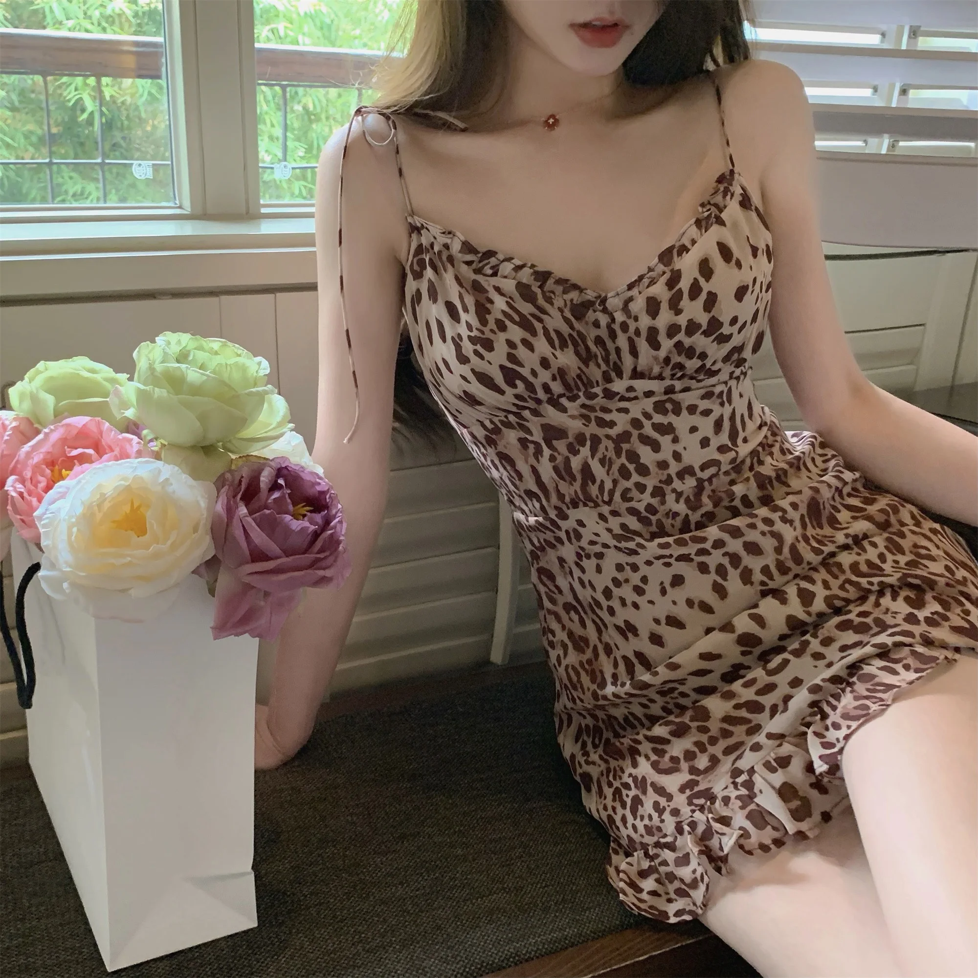 Leopard Mini Cami Straps A-Line Dresses Sling Sexy Dress High Waist Splicing Package Summer Women Fashion Vestidos Streetwear
Leopard Mini Cami Straps A-Line Dresses Sling Sexy Dress High Waist Splicing Package Summer Women Fashion Vestidos Streetwear