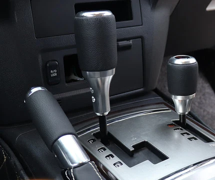 Комплект шестерен для Mitsubishi Pajero V97V93V73V87, головка переключения передач из сплава, модифицированный рычаг переключения передач Pajero с ручкой из персикового дерева
Комплект шестерен для Mitsubishi Pajero V97V93V73V87, головка переключения передач из сплава, модифицированный рычаг переключения передач Pajero с ручкой из персикового дерева