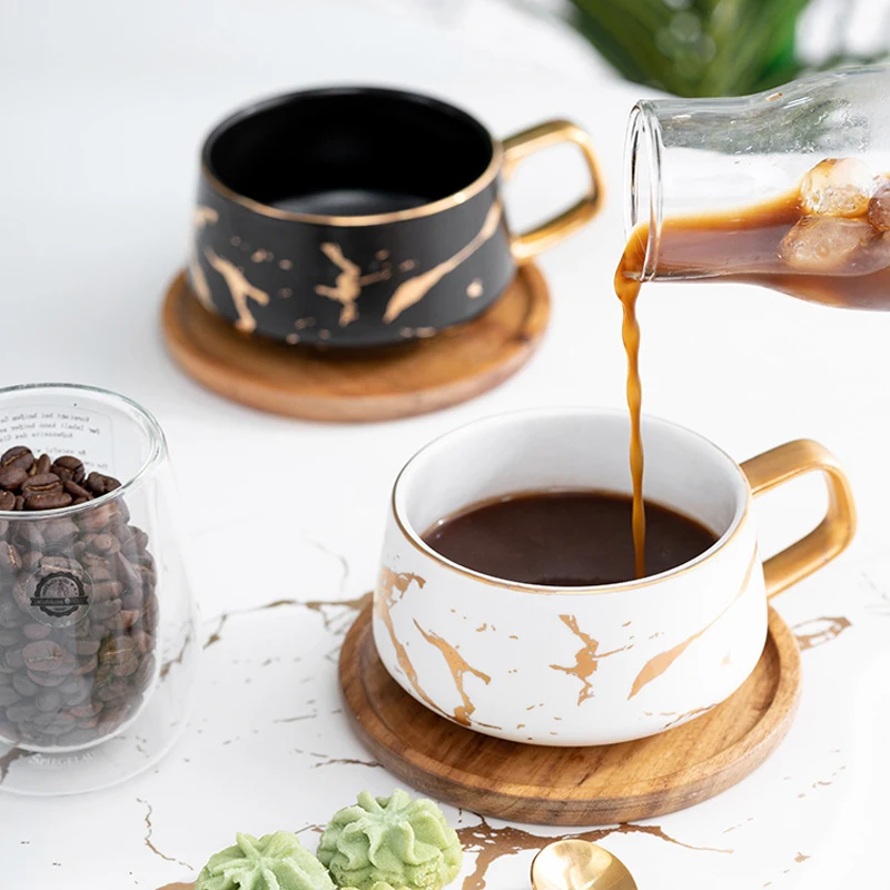Nordic Luxury Coffee Mugs Ceramic Coffee Mug Cup Insulation Pad Pattern Cup Saucer Wooden Cover Set Water Cafe Tea Milk Cups
Nordic Luxury Coffee Mugs Ceramic Coffee Mug Cup Insulation Pad Pattern Cup Saucer Wooden Cover Set Water Cafe Tea Milk Cups