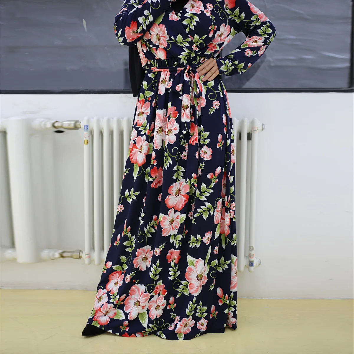 WEPBEL Women's V-neck Long Sleeve Muslim Dress Abaya Floral Dress Fashion Flower Printed High Waist Ankle Length
WEPBEL Women's V-neck Long Sleeve Muslim Dress Abaya Floral Dress Fashion Flower Printed High Waist Ankle Length