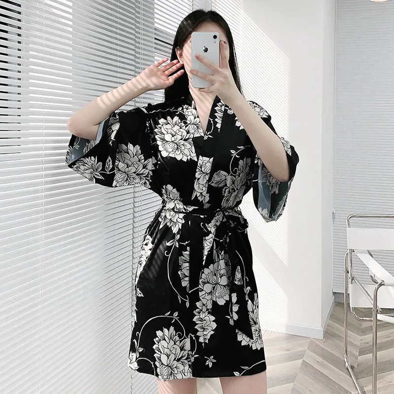 ChunShang New Silk Nightgown Women Summer Thin Peony Print Home Service Cardigan Morning Gown Bathrobe
ChunShang New Silk Nightgown Women Summer Thin Peony Print Home Service Cardigan Morning Gown Bathrobe