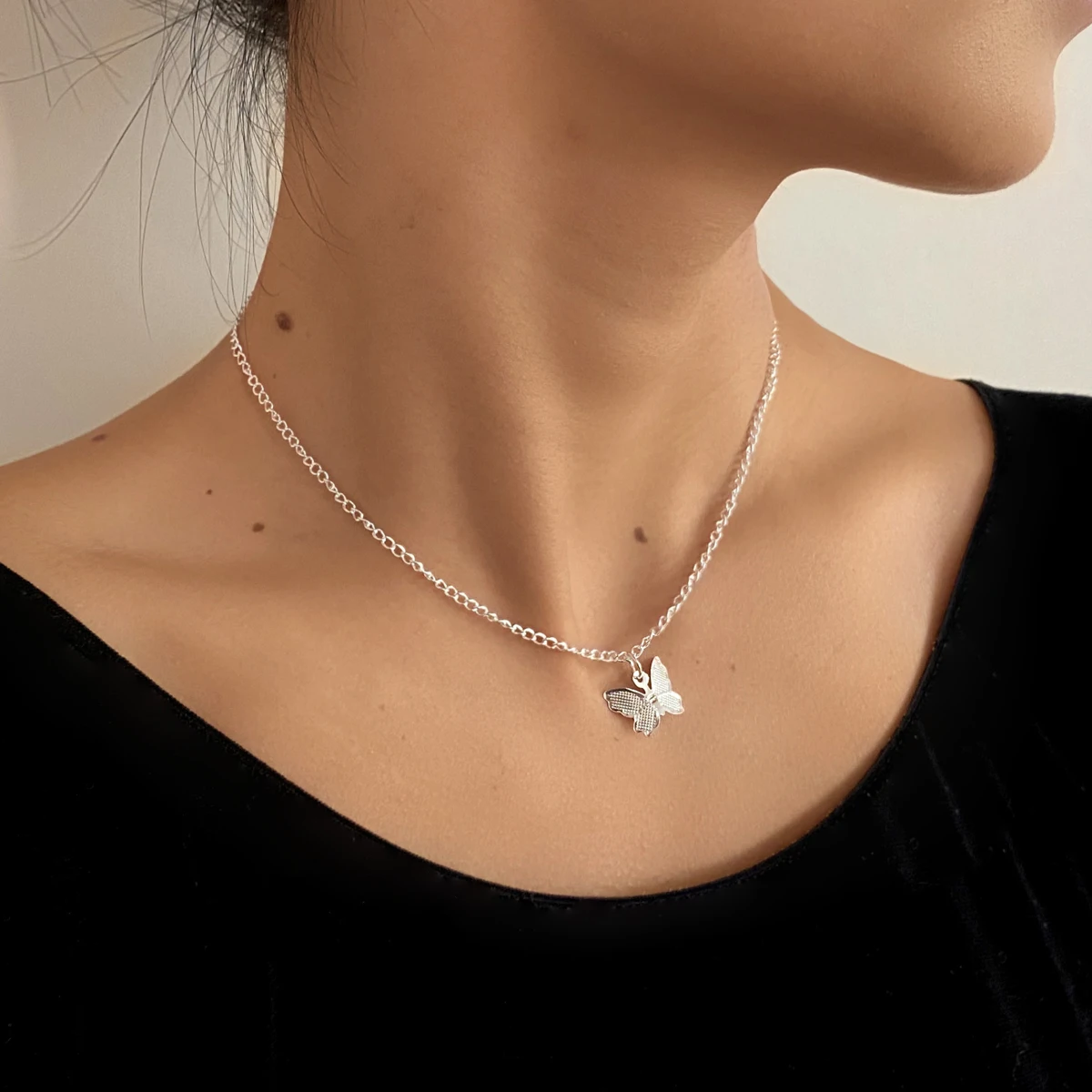 Bohemian Cute Butterfly Choker Necklace For Women Gold Silver Color Clavicle Chain 2020 Fashion Female Chic Chocker Jewelry
Bohemian Cute Butterfly Choker Necklace For Women Gold Silver Color Clavicle Chain 2020 Fashion Female Chic Chocker Jewelry