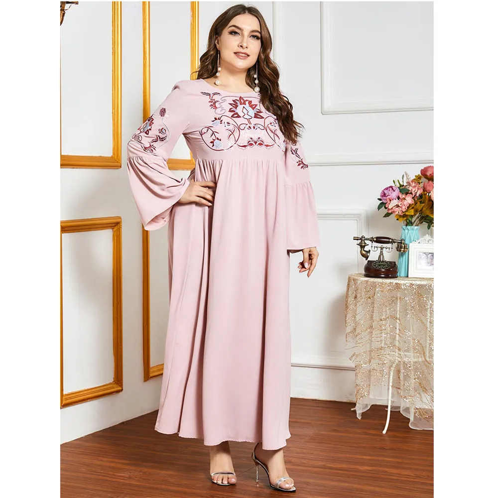 Plus Size Women Muslim Abaya Embroidery Long Dress Flare Sleeve Ethnic Jilbab Ramadan Maxi Robe Islamic Dubai Casual Clothing
Plus Size Women Muslim Abaya Embroidery Long Dress Flare Sleeve Ethnic Jilbab Ramadan Maxi Robe Islamic Dubai Casual Clothing
