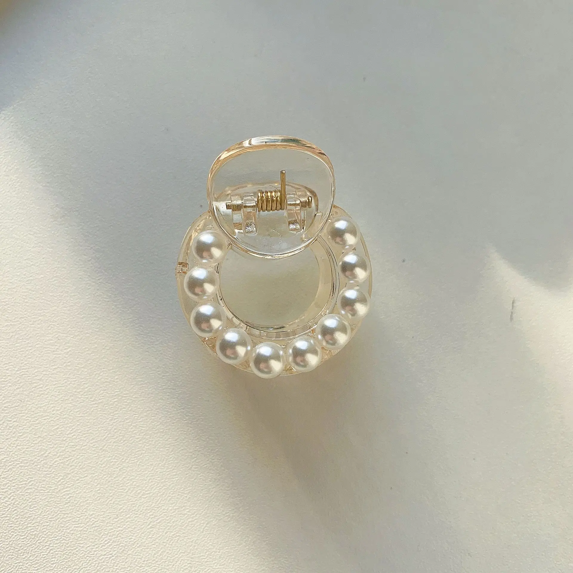 Sweet Mini Round Pearl Hair Clips For Women Girls Hair Claw Chic Barrettes Claw Crab Hairpins Styling Fashion Hair Accessories
Sweet Mini Round Pearl Hair Clips For Women Girls Hair Claw Chic Barrettes Claw Crab Hairpins Styling Fashion Hair Accessories