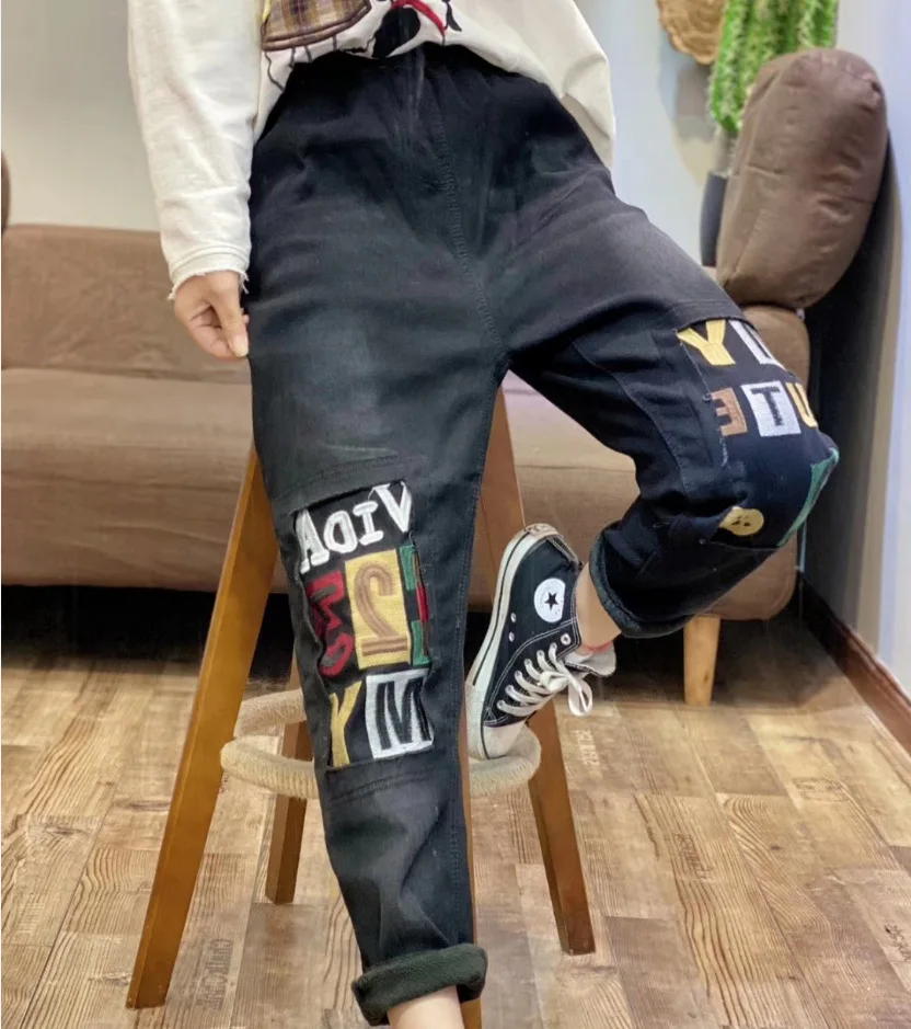 Original autumn and winter new elastic waist plus velvet casual jeans retro literary large size old women's feet pants
Original autumn and winter new elastic waist plus velvet casual jeans retro literary large size old women's feet pants