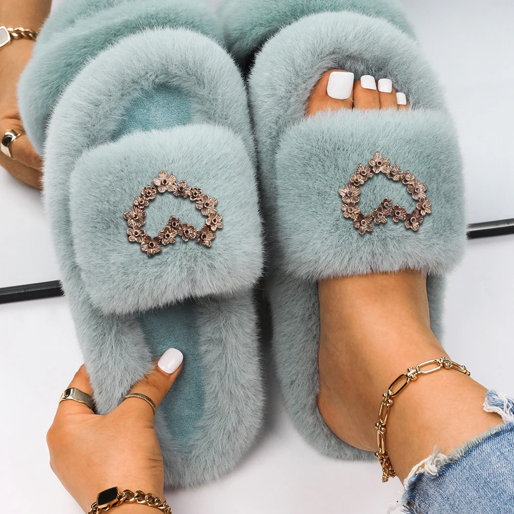 Fashion Slippers Women Vintage Metal Heart Faux Fur Slides Indoor Platform Sandals Fluffy Flip Flops Luxury Designer Shoes
Fashion Slippers Women Vintage Metal Heart Faux Fur Slides Indoor Platform Sandals Fluffy Flip Flops Luxury Designer Shoes