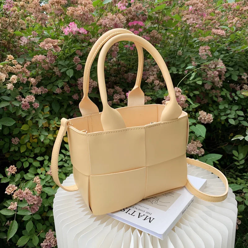 Luxury Handbags For Women Pu Leather Woven Design Hand Bag Women Brand Crossboby Bag 2021 Trend Totes Quality Sac Femme
Luxury Handbags For Women Pu Leather Woven Design Hand Bag Women Brand Crossboby Bag 2021 Trend Totes Quality Sac Femme
