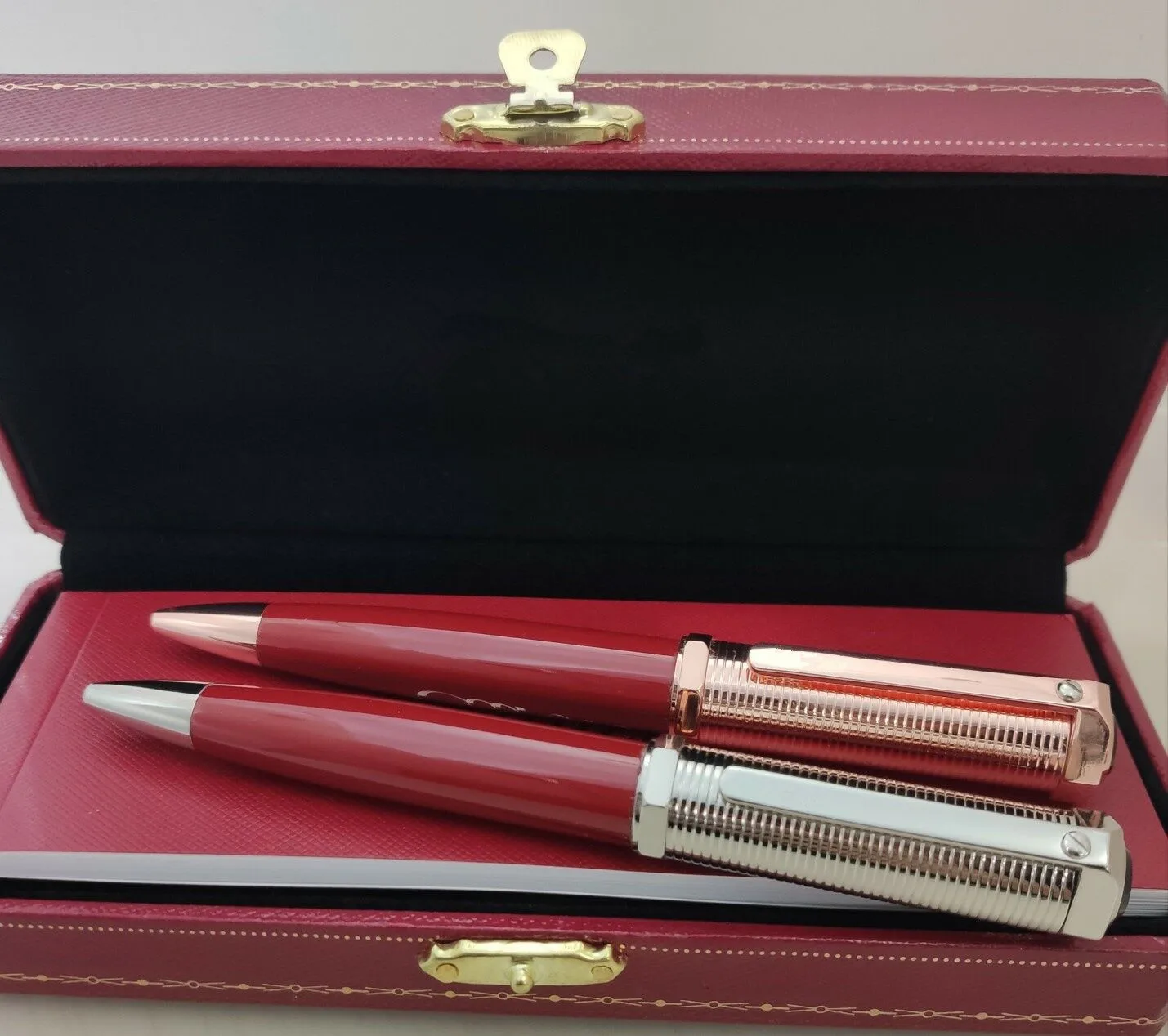 Famous luxury brand ballpoint pen adult student signature pen designer brand stainless steel signature pen with original box
Famous luxury brand ballpoint pen adult student signature pen designer brand stainless steel signature pen with original box