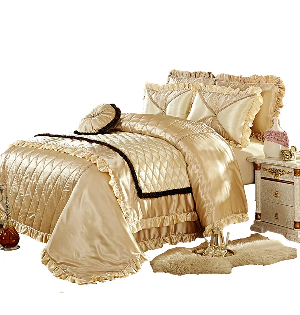 Luxury Royal Imitation Silk Duvet Cover Bed Seven-Piece Warm Comfortable Golden Quilt Cover Bed Sheet Pillow Case Bedding Set
Luxury Royal Imitation Silk Duvet Cover Bed Seven-Piece Warm Comfortable Golden Quilt Cover Bed Sheet Pillow Case Bedding Set