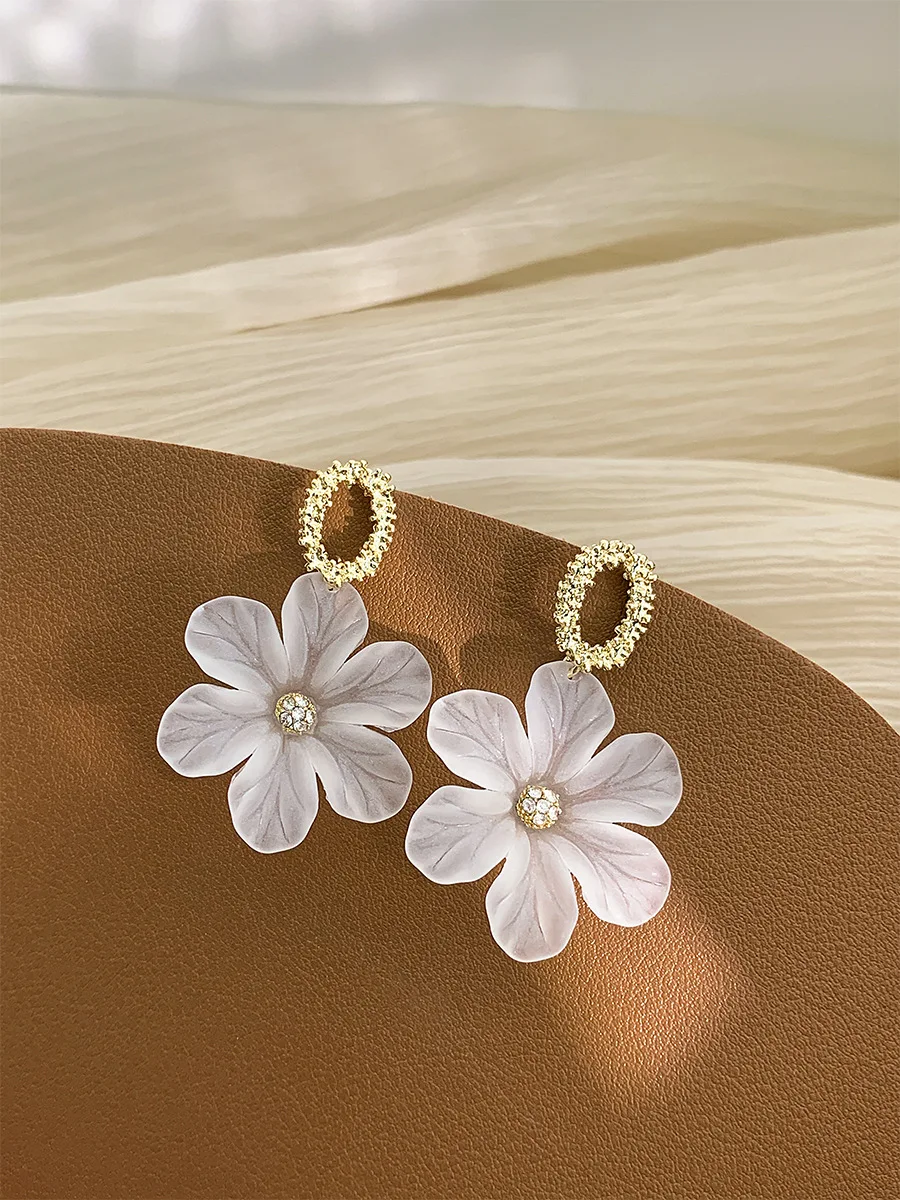 New Flower Earrings Female Temperament Summer Fresh and Wild Cute Earring for Women Girls Exaggerated Jewelry for Party Wdding
New Flower Earrings Female Temperament Summer Fresh and Wild Cute Earring for Women Girls Exaggerated Jewelry for Party Wdding