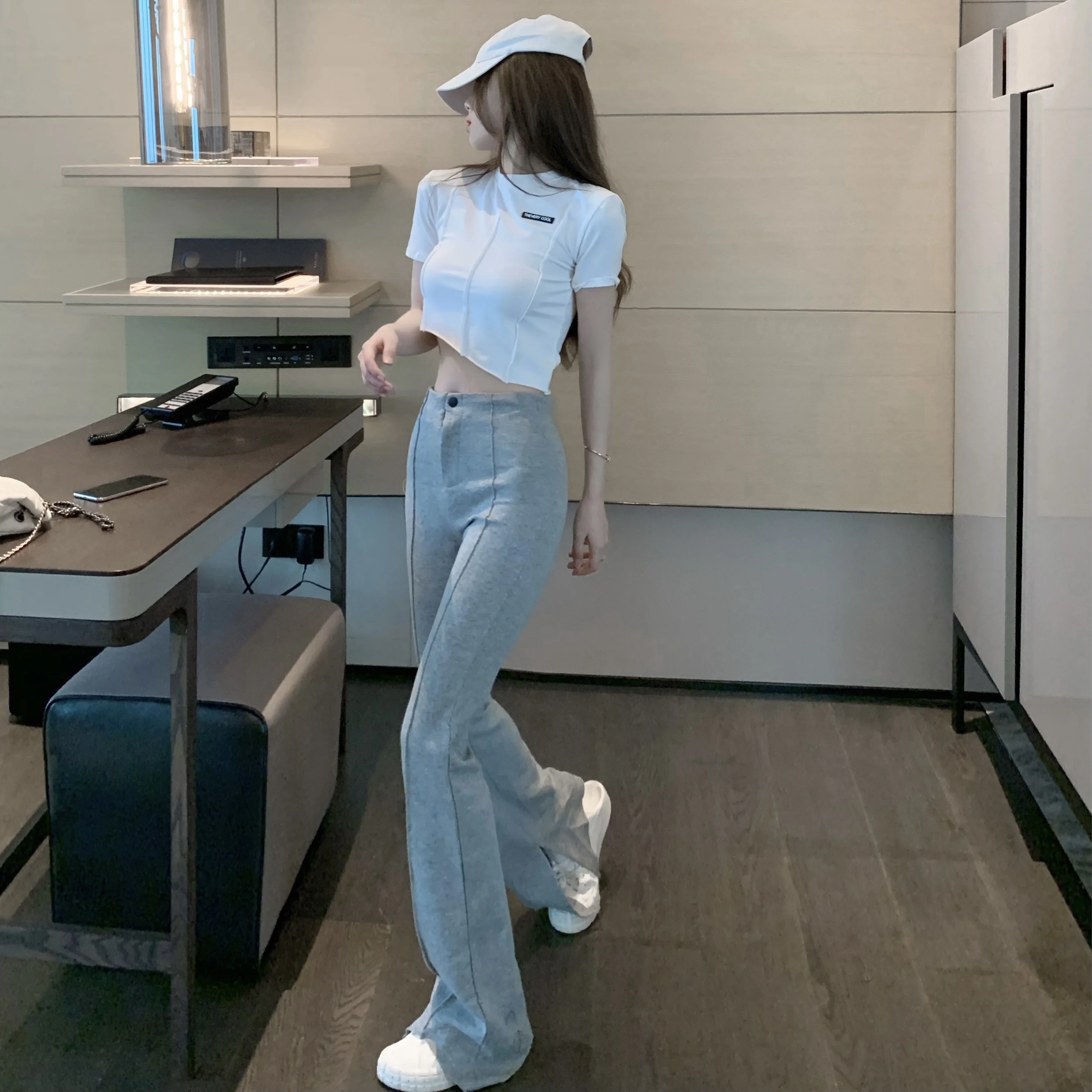 Women Summer Long Pant High Waist Slim Solid Split Korean Style Vintage Casual Long Trousers 2021 Summer Flare Ladies Pants
Women Summer Long Pant High Waist Slim Solid Split Korean Style Vintage Casual Long Trousers 2021 Summer Flare Ladies Pants