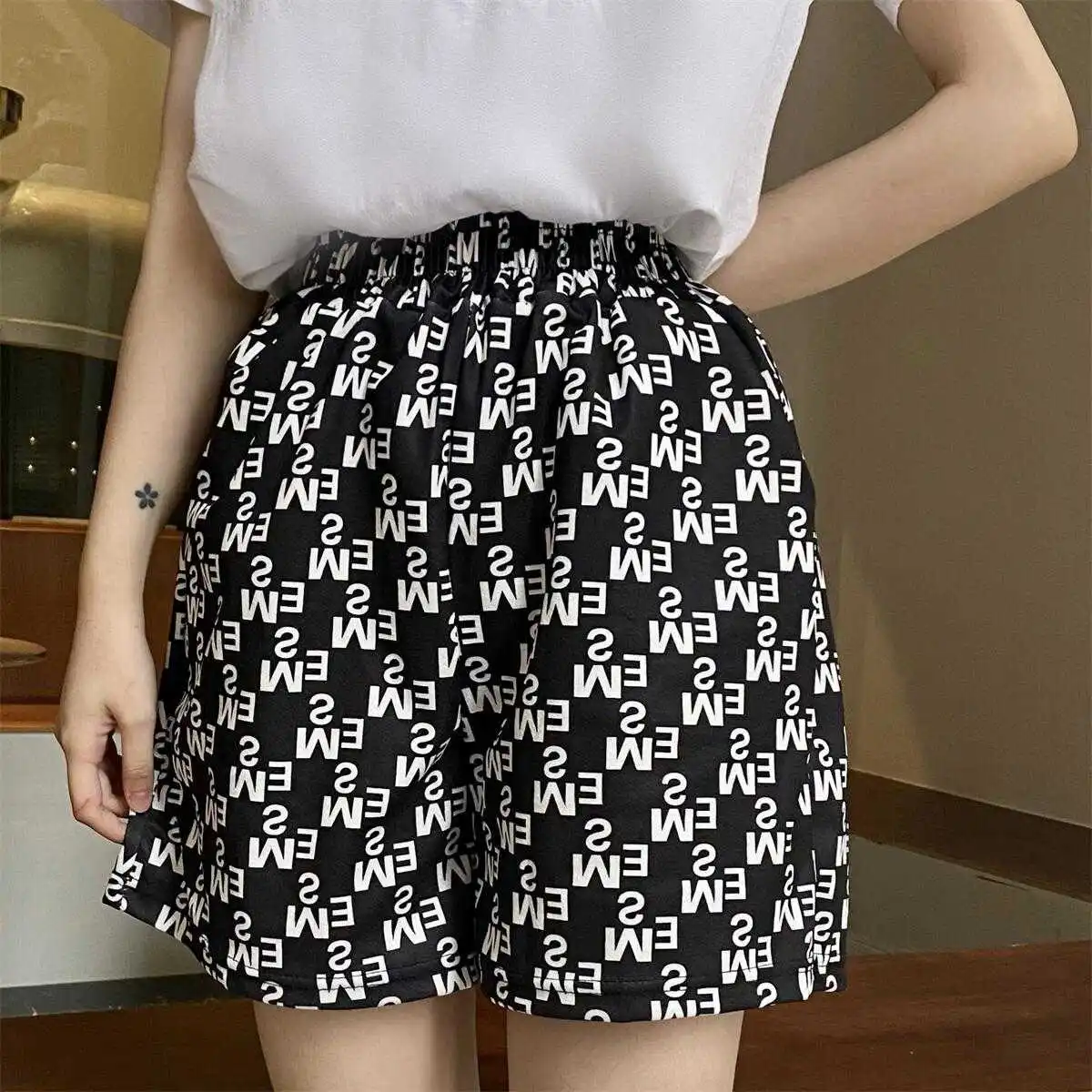 Black shorts female summer high waist female student Korean loose and thin wide leg pants female 2021 new large short
Black shorts female summer high waist female student Korean loose and thin wide leg pants female 2021 new large short