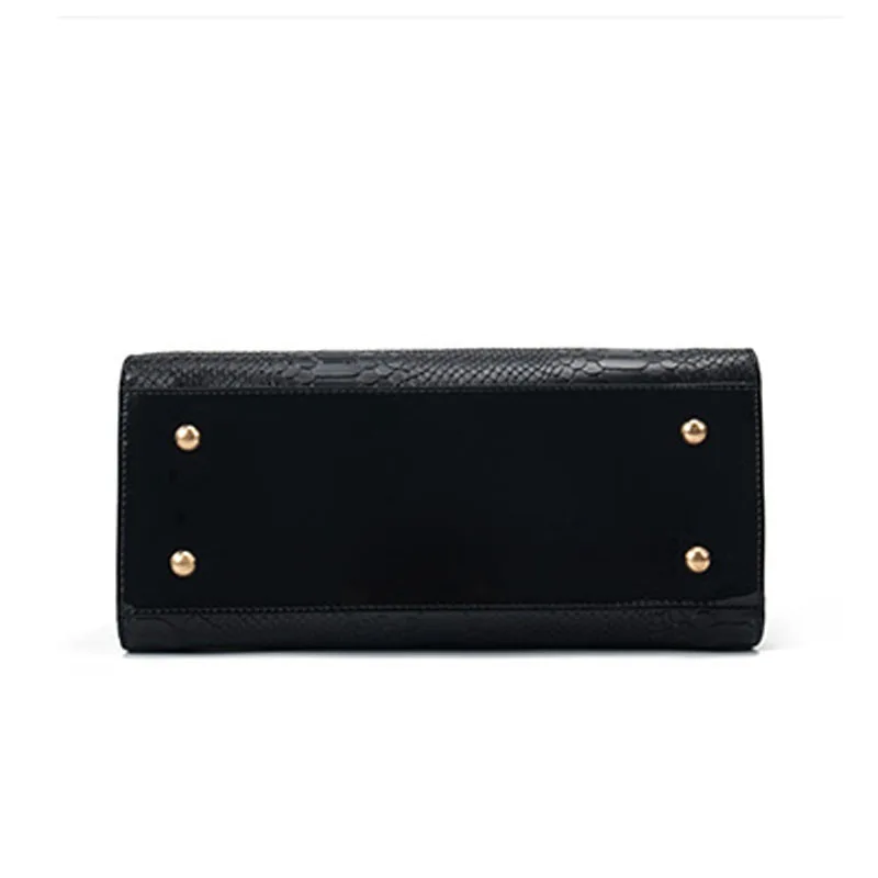 2021 New leather light luxury ladies snake pattern bag high fashion all-match temperament portable mother shoulder messenger bag
2021 New leather light luxury ladies snake pattern bag high fashion all-match temperament portable mother shoulder messenger bag