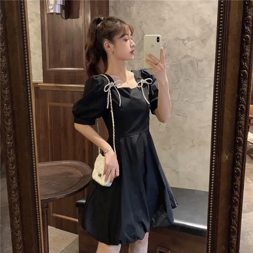 French square collar dress with thin waist and fresh white first love skirt
French square collar dress with thin waist and fresh white first love skirt