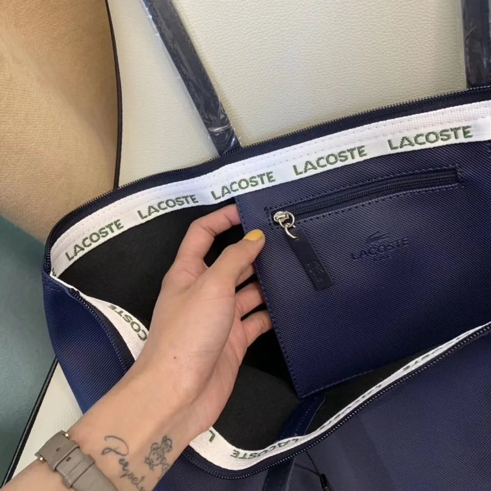 2020 Men and WomenParagraph Medium Crocodile Tote Shoulder Bags Commuter Messenger Mummy Bag French Shopping Bag Female Bag
2020 Men and WomenParagraph Medium Crocodile Tote Shoulder Bags Commuter Messenger Mummy Bag French Shopping Bag Female Bag