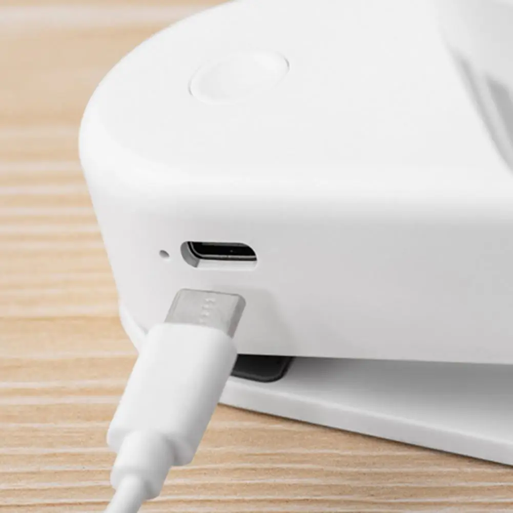 1200mAh Handheld Fan Magnet Base Three Gear Wind Speed Silicone Mini Electric USB Fan Sport Mini Handheld Personal Fan 
1200mAh Handheld Fan Magnet Base Three Gear Wind Speed Silicone Mini Electric USB Fan Sport Mini Handheld Personal Fan