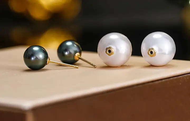 Charming6-12mm черного цвета с круглым носком серьги с белыми жемчужинами 18k
Charming6-12mm черного цвета с круглым носком серьги с белыми жемчужинами 18k