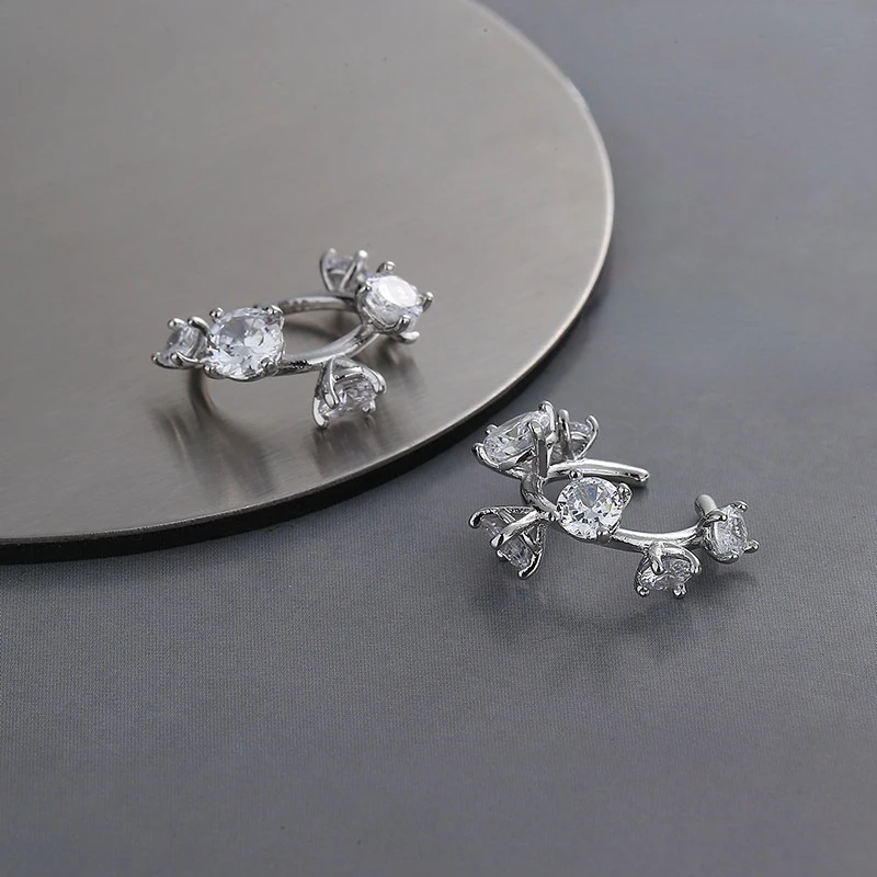 Personality Irregular High Quality Zircon Earrings Delicate Design Exaggerated Geometric Earrings No Ear Hole Ear Bone Clip
Personality Irregular High Quality Zircon Earrings Delicate Design Exaggerated Geometric Earrings No Ear Hole Ear Bone Clip