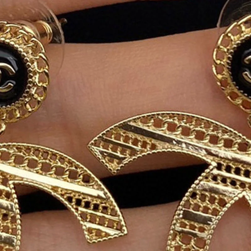 2021 round gold C-shaped Gift Earrings women's new letters fashion jewelry accessories allergy Metal Swing simple wedding 
2021 round gold C-shaped Gift Earrings women's new letters fashion jewelry accessories allergy Metal Swing simple wedding