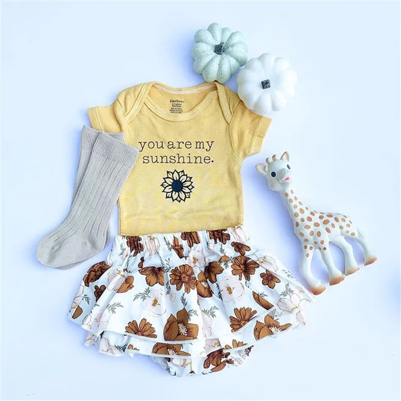3M-2T Baby's 2 Pcs Infant Casual Outfits, Baby Fresh Letter Print Short Sleeve Round Neck Romper + Flower Pattern Pantskirt
3M-2T Baby's 2 Pcs Infant Casual Outfits, Baby Fresh Letter Print Short Sleeve Round Neck Romper + Flower Pattern Pantskirt