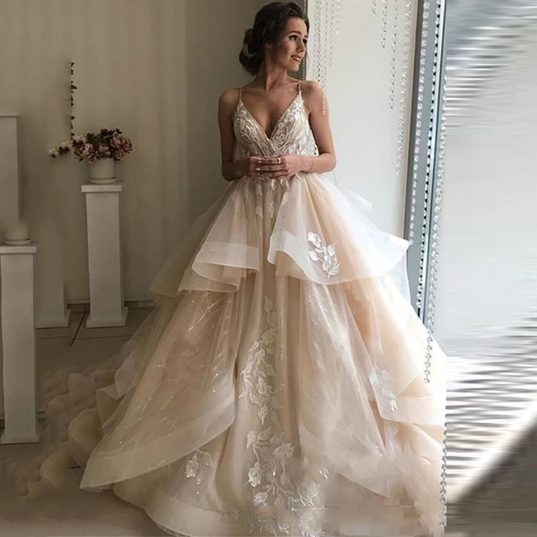2019 Champagne Wedding Dresses A Line V Neck Lace Applique Tulle Bridal Gowns With Tiered Skirts Sweep Train Wedding Gowns
2019 Champagne Wedding Dresses A Line V Neck Lace Applique Tulle Bridal Gowns With Tiered Skirts Sweep Train Wedding Gowns