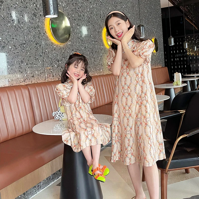 Hot Sales Family Look Dress Cheongsam Dress Summer Girl Dress Lady Short-sleeved Dress 2021 Fashion Princess Floral Women Dress
Hot Sales Family Look Dress Cheongsam Dress Summer Girl Dress Lady Short-sleeved Dress 2021 Fashion Princess Floral Women Dress