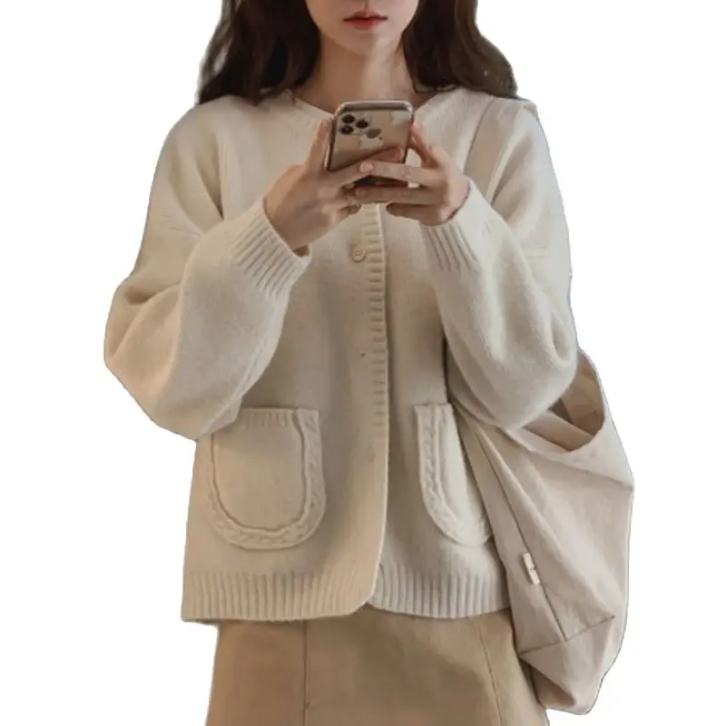 Женский кардиган, Вязаный милый модный однотонный шерстяной свитер для женщин, зима 2021, повседневная трикотажная одежда с длинным рукавом и круглым вырезом, пальто для женщин 
Женский кардиган, Вязаный милый модный однотонный шерстяной свитер для женщин, зима 2021, повседневная трикотажная одежда с длинным рукавом и круглым вырезом, пальто для женщин