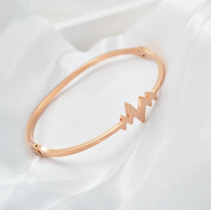 The Heart Bangle Titanium Steel Sliver Color high Quality Bangle&Bracelet Jewelry
The Heart Bangle Titanium Steel Sliver Color high Quality Bangle&Bracelet Jewelry