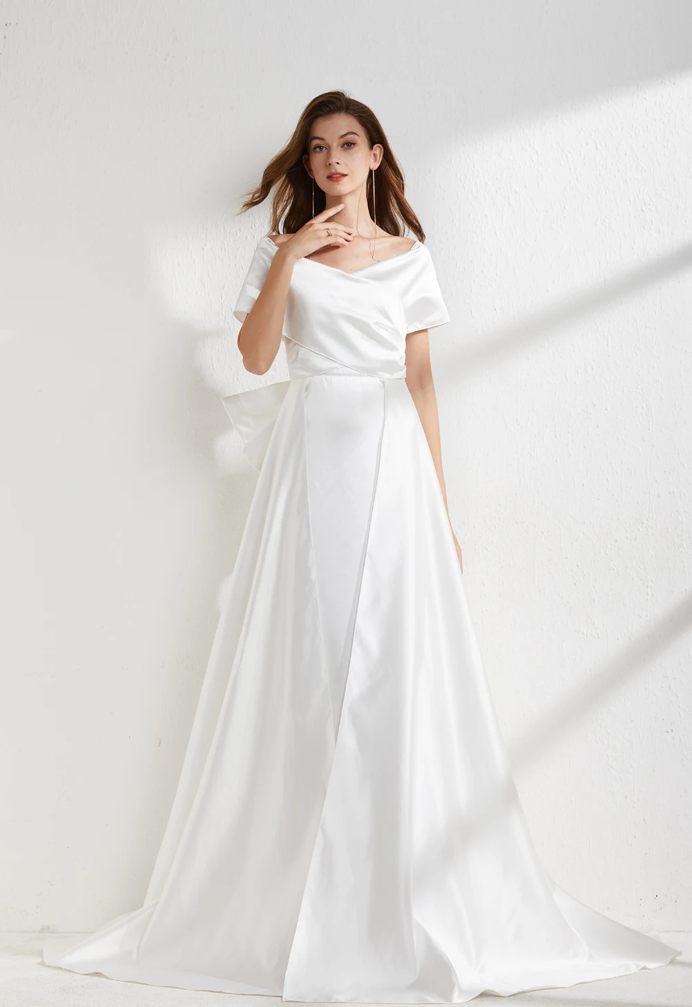 Women's Runway Dresses Sexy V Neck Cape Sleeves Back Bow Elegant Chapel Train Long Evening Prom Gown
Women's Runway Dresses Sexy V Neck Cape Sleeves Back Bow Elegant Chapel Train Long Evening Prom Gown