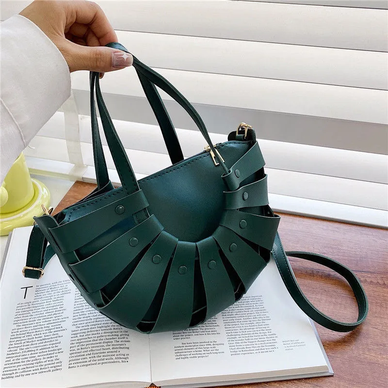 с доставкой Hollow Out Designer 2021 Luxury Handbag For Women Shoulder Bag Vintage Semicircle Pu Leather Crossbody Bags Tote
с доставкой Hollow Out Designer 2021 Luxury Handbag For Women Shoulder Bag Vintage Semicircle Pu Leather Crossbody Bags Tote