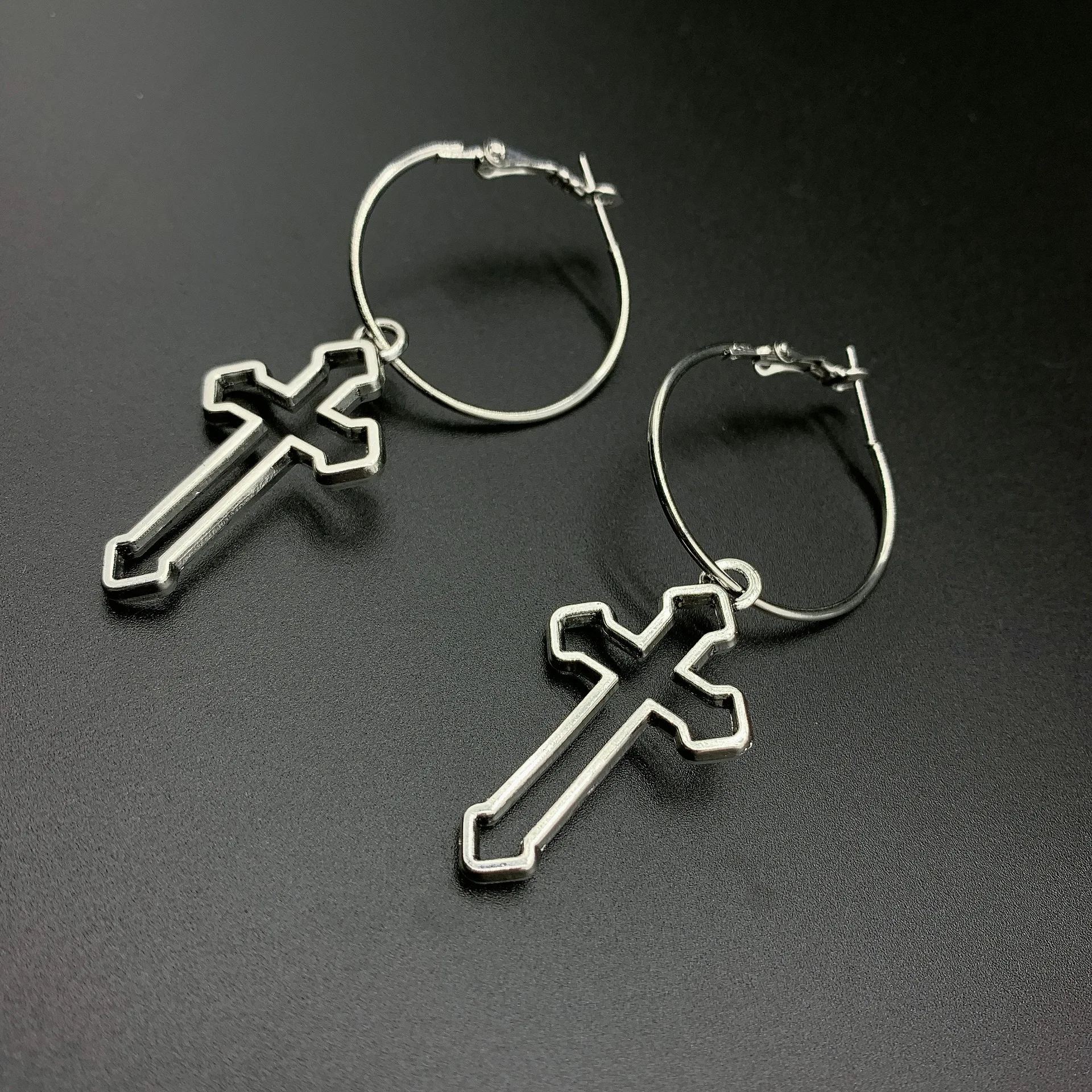 Harajuku Earrings for Women 2021 Korean Simple Cross Dangle Drop Small Hoop Vintage Fashion Goth Punk Party Jewelry Cute Trend
Harajuku Earrings for Women 2021 Korean Simple Cross Dangle Drop Small Hoop Vintage Fashion Goth Punk Party Jewelry Cute Trend
