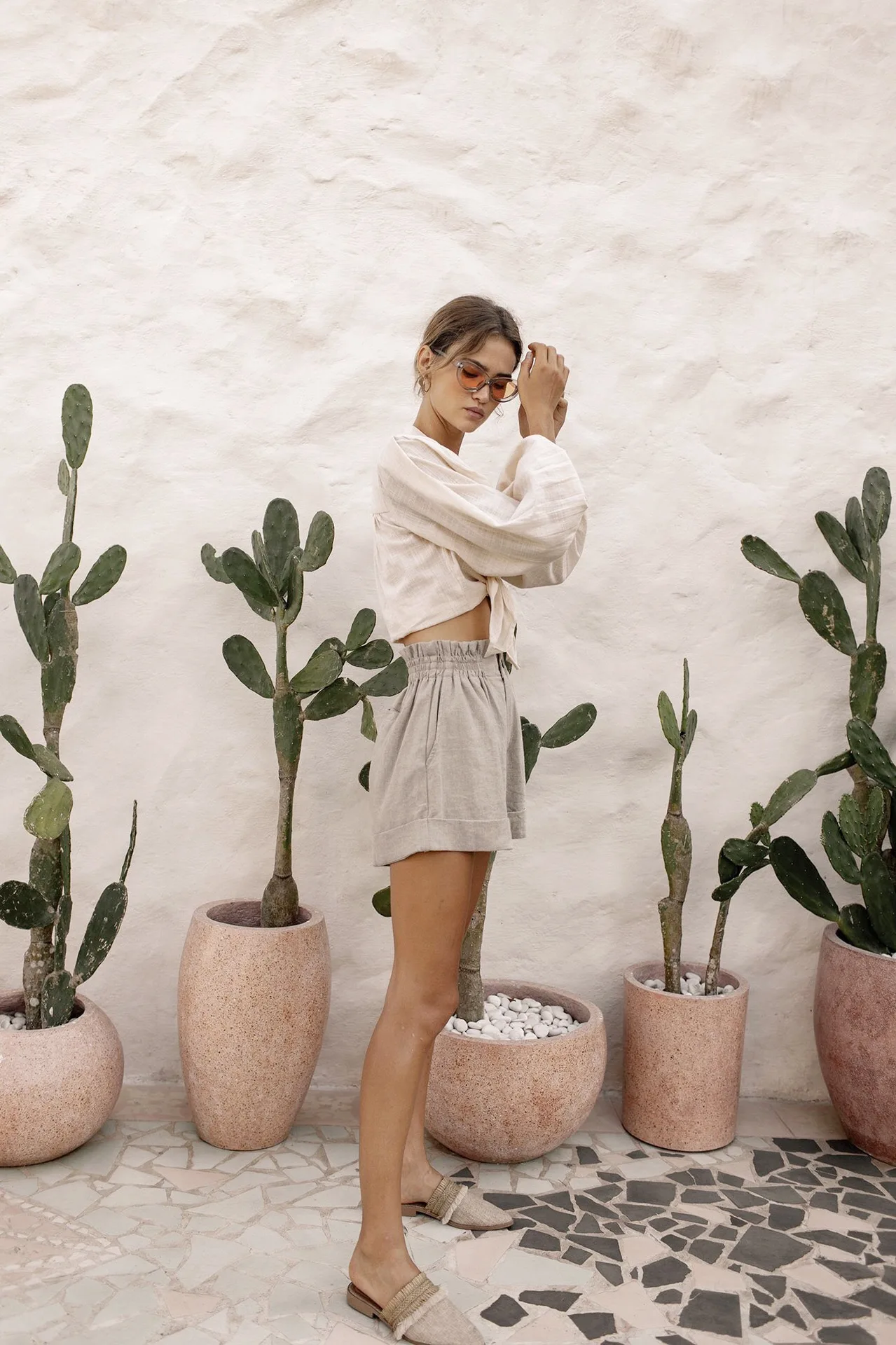 2021 New Fashion Women Loose Shorts High Waist Front Bottons Ruffled Summer Trousers Summer Hot Casual Regular Home Wear Shorts
2021 New Fashion Women Loose Shorts High Waist Front Bottons Ruffled Summer Trousers Summer Hot Casual Regular Home Wear Shorts