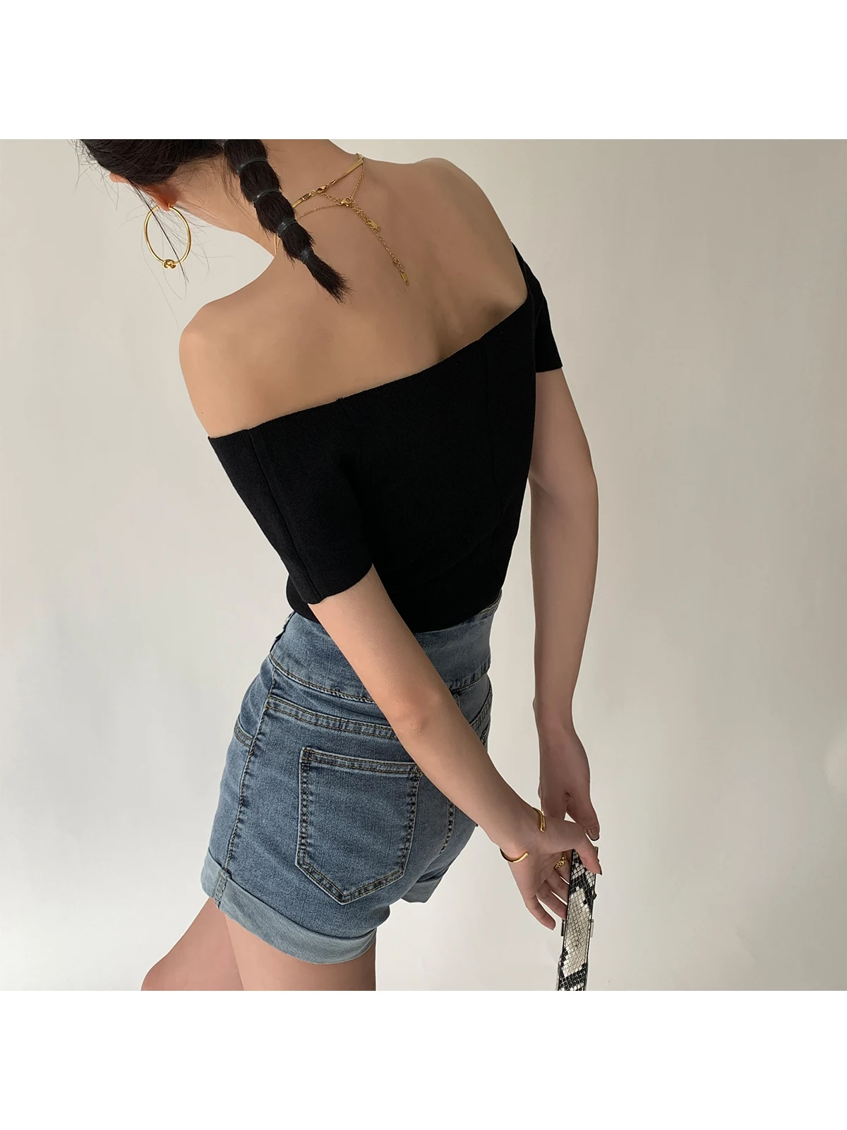 HESAPP Women blusas short-sleeved slim-fit bottoming shirt with cut-out collar short sleeves corset tops streetwear vegan sexy
HESAPP Women blusas short-sleeved slim-fit bottoming shirt with cut-out collar short sleeves corset tops streetwear vegan sexy