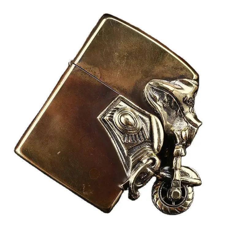 Kerosene lighter Hong Kong shell liner Halley large glide wheel can rotate lighter
Kerosene lighter Hong Kong shell liner Halley large glide wheel can rotate lighter