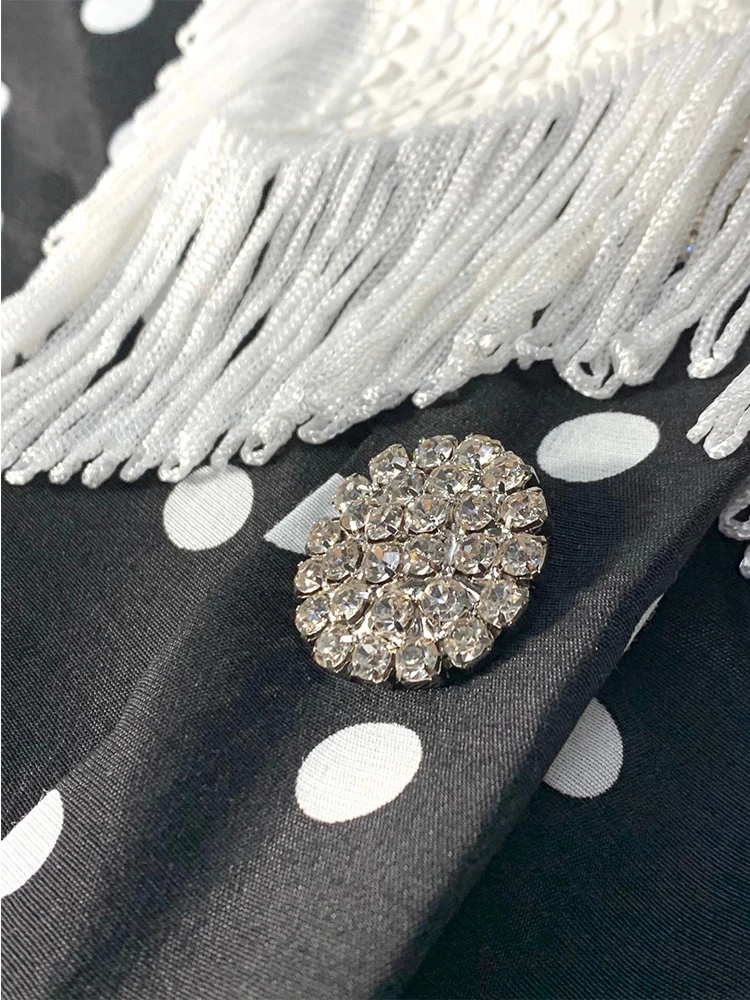 Free shipping heavy craft lapel tassel sequins diamond buckle retro polka dot dress ladies summer new temperament big swing XL
Free shipping heavy craft lapel tassel sequins diamond buckle retro polka dot dress ladies summer new temperament big swing XL